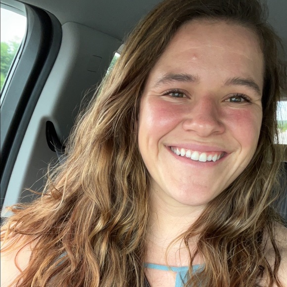 Meet your Posher, Caroline - Picture 1 of 1